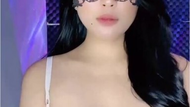 Molly Semakin Berani Show Barbar Nenen Mango