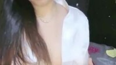 Tidur Bareng Si Cantik Sambil Nenen Toketnya Bagus Mango