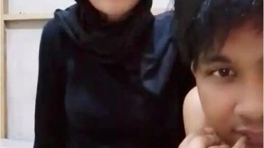 Cewek Jilbab Hitam Live Barbar di Kobel Memeknya